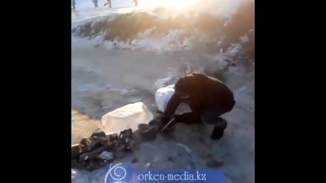 Балхашские школьники выстраивают баррикаду смотреть онлайн