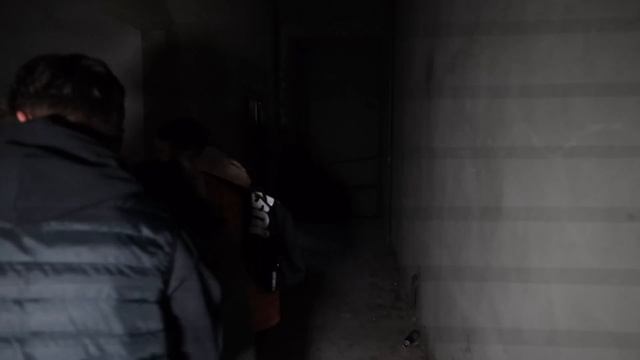 Gizlice Terk Edilmiş Malikanede Kalmak !! смотреть онлайн