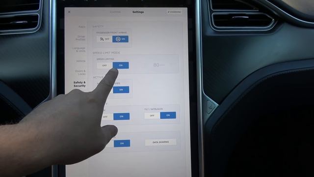 How does the Tesla "speed limit mode" work? смотреть онлайн