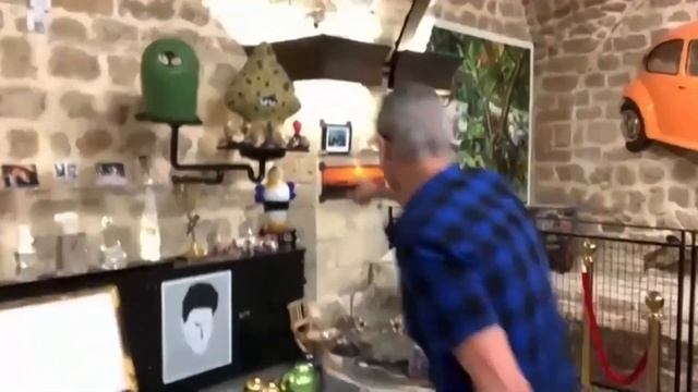 Uri Geller Predicts Scotland Win Against England | The Last Leg смотреть онлайн
