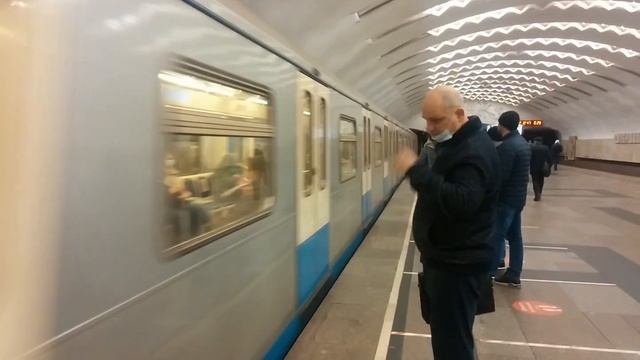 81-760/761 Ока На станции Перово Видео 2 нояб. 2021 г. смотреть онлайн