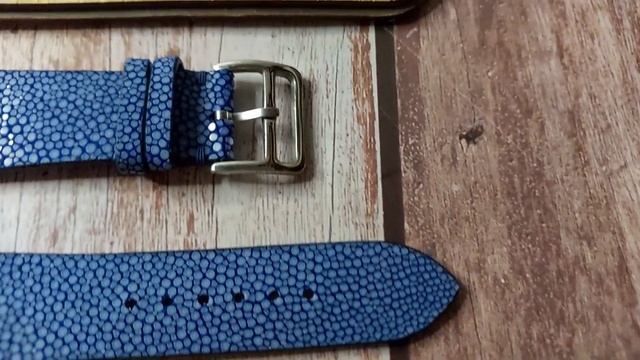 Blue Full Grain Stingray Leather Strap For Apple Watch Series 5 (44mm) смотреть онлайн