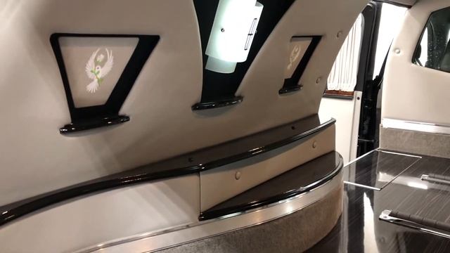 2017 MK Coach Lincoln MKT "Town Car" Hearse (HBL00028) смотреть онлайн