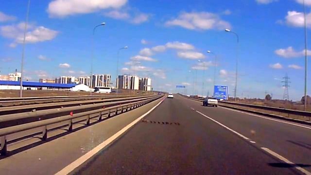 ВНИМАНИЕ!! УТКИ на дороге. Детский сад идет гулять. Ducks on the road смотреть онлайн