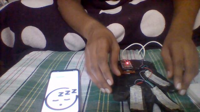 IOT Based Hand Gesture Recognition Glove with MIT App using ESP32 смотреть онлайн