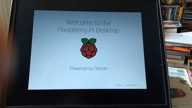 Booting the Linux I installed on Dad's old laptop. смотреть онлайн