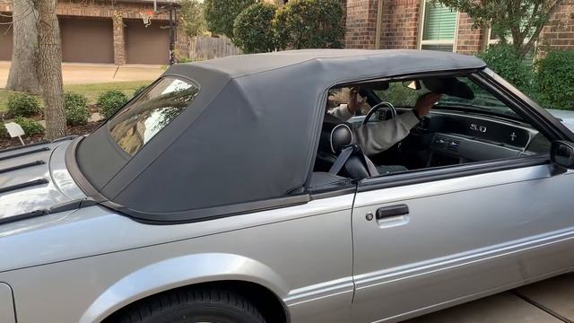 1993 Mustang cold start and window + top operation смотреть онлайн