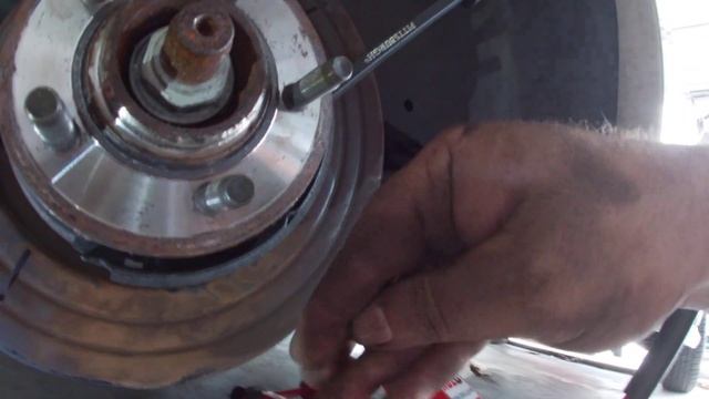 Trocando Lona de Freio / Emergency Brack change Lincoln Aviator 2004 16 смотреть онлайн