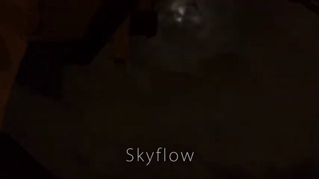 Timelapse of the moon, from my bedroom window. смотреть онлайн