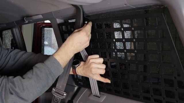 XJ Rear MOLLE Panel Installation смотреть онлайн