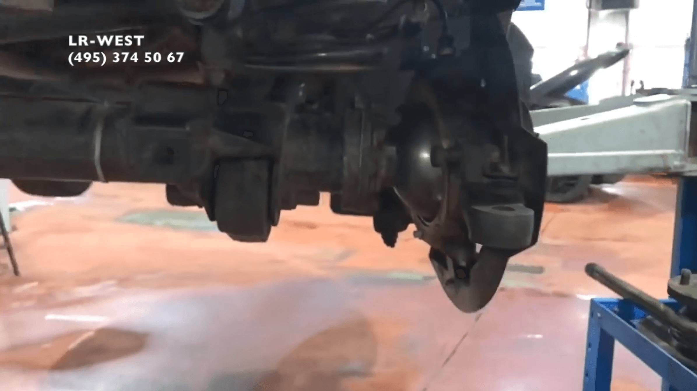 Ленд Ровер Дефендер особенности ремонта заднего моста и тормозного суппорта смотреть онлайн