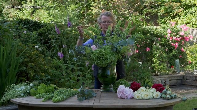 Fabulous Flowers tv - An explosion of garden beauties in an impressive vase!. смотреть онлайн