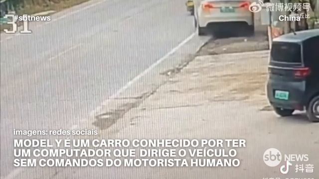 Carro da Tesla sem controle mata 2 e fere três na China | SBT News смотреть онлайн
