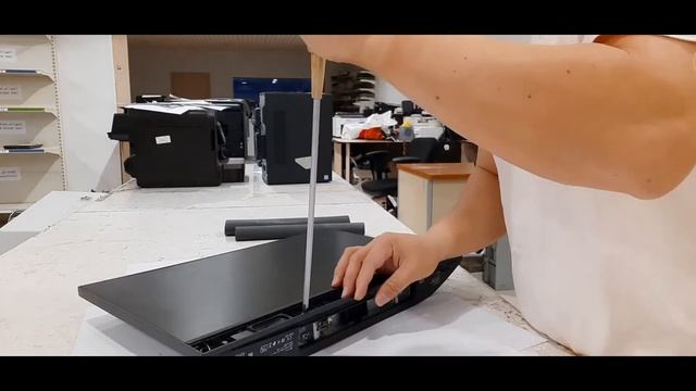 Replacing the 1TB WD HDD into SSD SanDisk 500GB. HP All-in-one - 22-DF0001nx смотреть онлайн