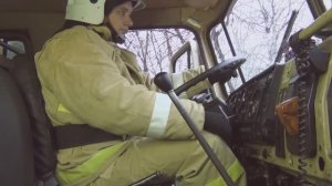 Работа с пожарным насосом на пожарной автоцистерне