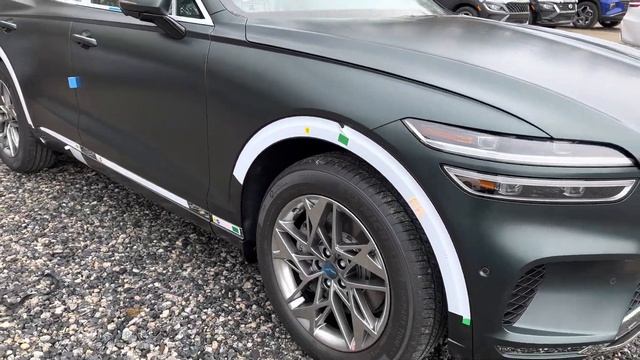 Brunswick Green (Matte): 2023 Genesis GV70 2.5T Advanced AWD смотреть онлайн