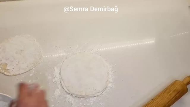 ❗️BU BAKLAVA HAMURUYLA BAKLAVA YAPAMAYAN.KALMAYACAK❗️TÜM PÜF NOKTALARIYLA BAKLAVA HAMURU TARİFİ смотреть онлайн