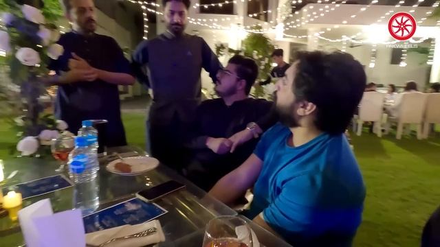 Ducky Ke New Car? YouTubers Ke Iftari! смотреть онлайн