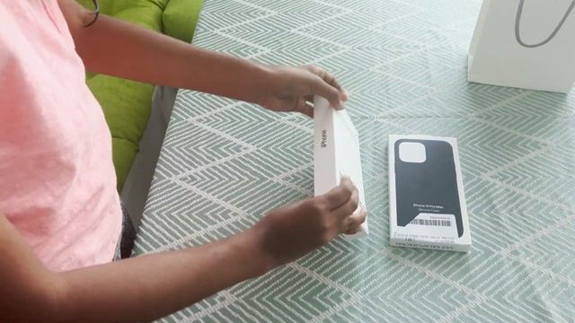 iPhone 14 Pro Max Unboxing - 1 Minute смотреть онлайн