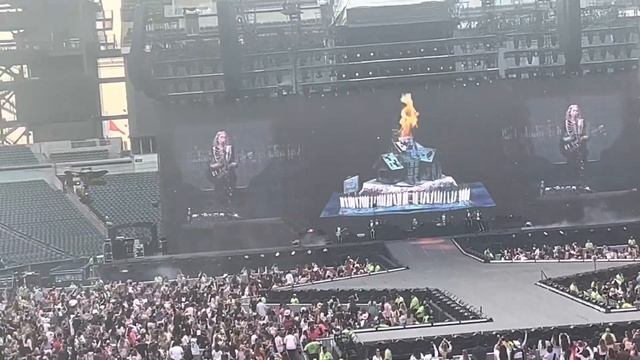 Phoebe Bridgers - I Know The End (May 14, 2023 @ Lincoln Financial Field) смотреть онлайн