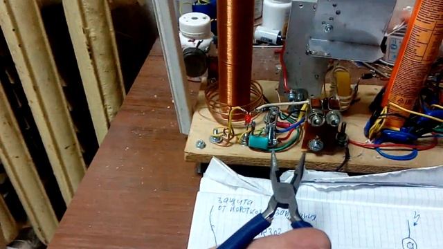 Тест защиты от короткого замыкания по питанию тесла качера. И защита от "-" на база-эмиттер. Схема смотреть онлайн