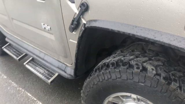 MR.300 introduces the 300 and the hummer H2 смотреть онлайн