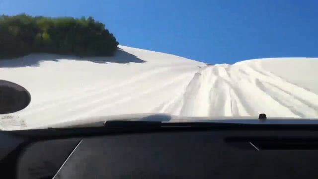 Land Rover Freelander (LR2) taking on the Atlantis Dunes, Cape Town, South Africa смотреть онлайн