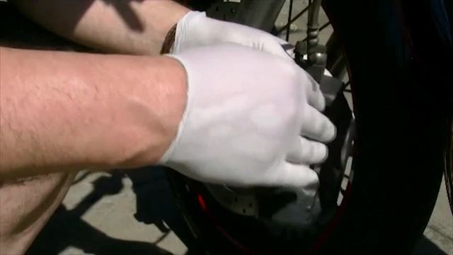 Moto Guzzi custom v7 -=Chapter 5=- Brake Pad Change смотреть онлайн