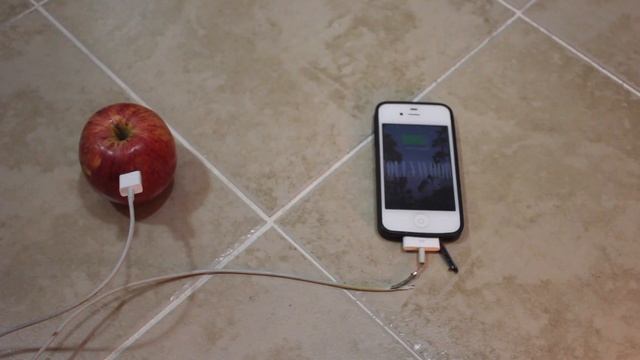 How To Charge Your iPhone With An APPLE (Fruit) смотреть онлайн