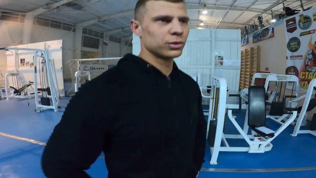 БОДИБИЛДЕР ИЗ МОСКВЫ | Тестирую на себе тренировку "ПАШИ КРОХИ" в его присутствии! смотреть онлайн