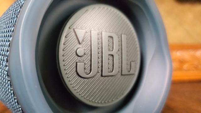 JBL Charge 4 - Kids With Lightsabers - 100% Volume смотреть онлайн