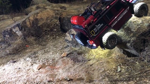Traxxas TRX4 Land Rover Defender D110 Red&Gray&Green A nocturnal ascent смотреть онлайн