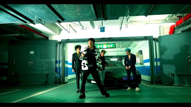 3Bangz, 未来星B3Rich, cowboy & Young Kaiyi - 科学养猪指南 (Official Video) смотреть онлайн