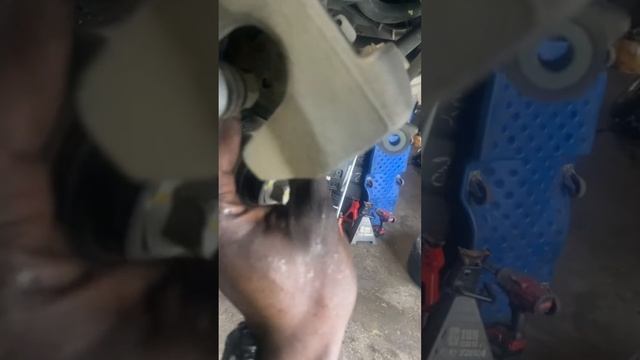 Replacing electronic brakes for 2023 Genesis GV80 #mechanical #vehiclevideos#genesisg80 смотреть онлайн