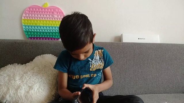 Apple iPhone 13 Pro Max Genuine Silicon Cover Abyss Blue Unboxing cutest kid Ansh (Techameno) смотреть онлайн