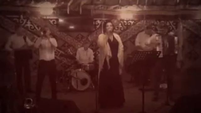 Нам нужна одна победа! Ева Бехер и группа Кино и немцы смотреть онлайн