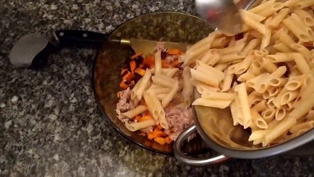 Pasta Penne con Tuna смотреть онлайн