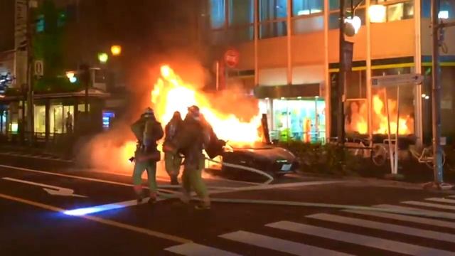 東京都内で4000万のランボルギーニが炎上 [HD] Lamborghini on Fire in Japan Tokyo. смотреть онлайн