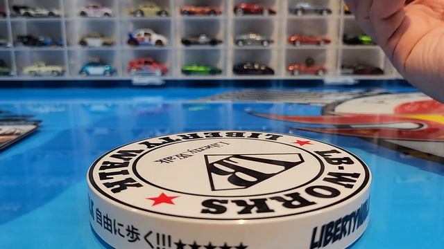 Cracking open some Auto World and Johnny Lightning смотреть онлайн