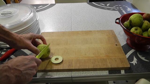 Dehydrating Some of The Apple Harvest смотреть онлайн