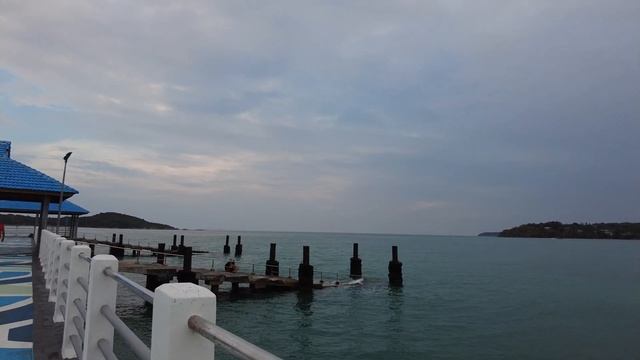 Walking tour of Rawai Seafood Market and Beach in Phuket, Thailand + Dinner at SALALOY 🦀 смотреть онлайн