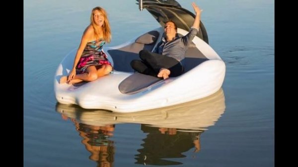 Electric boat meets lounge chair on Chilli Island