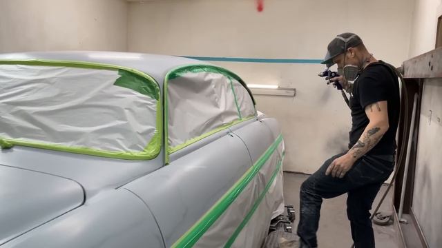 PAINTING DOUG'S 1967 JAGUAR 420G WITH SINGLE STAGE URETHANE смотреть онлайн