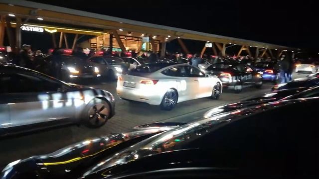 Tesla Lightshow Tesla Versuch 2 mit einem früh starter lol смотреть онлайн