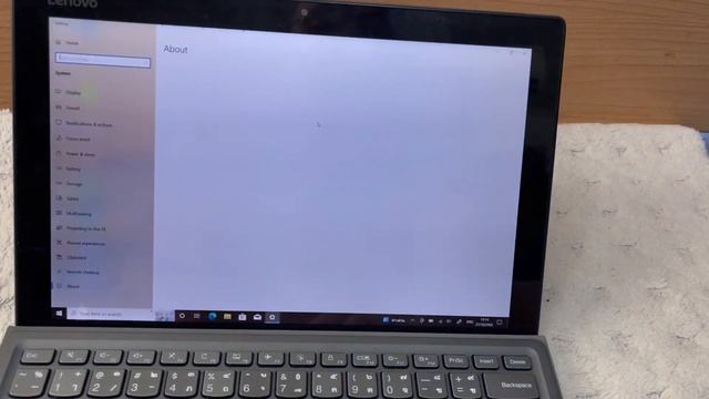 รีวิวโน๊ตบุ๊คแท็ปเล็ต Lenovo MIIX 520 i5 แบบคร่าวๆนะครับ смотреть онлайн