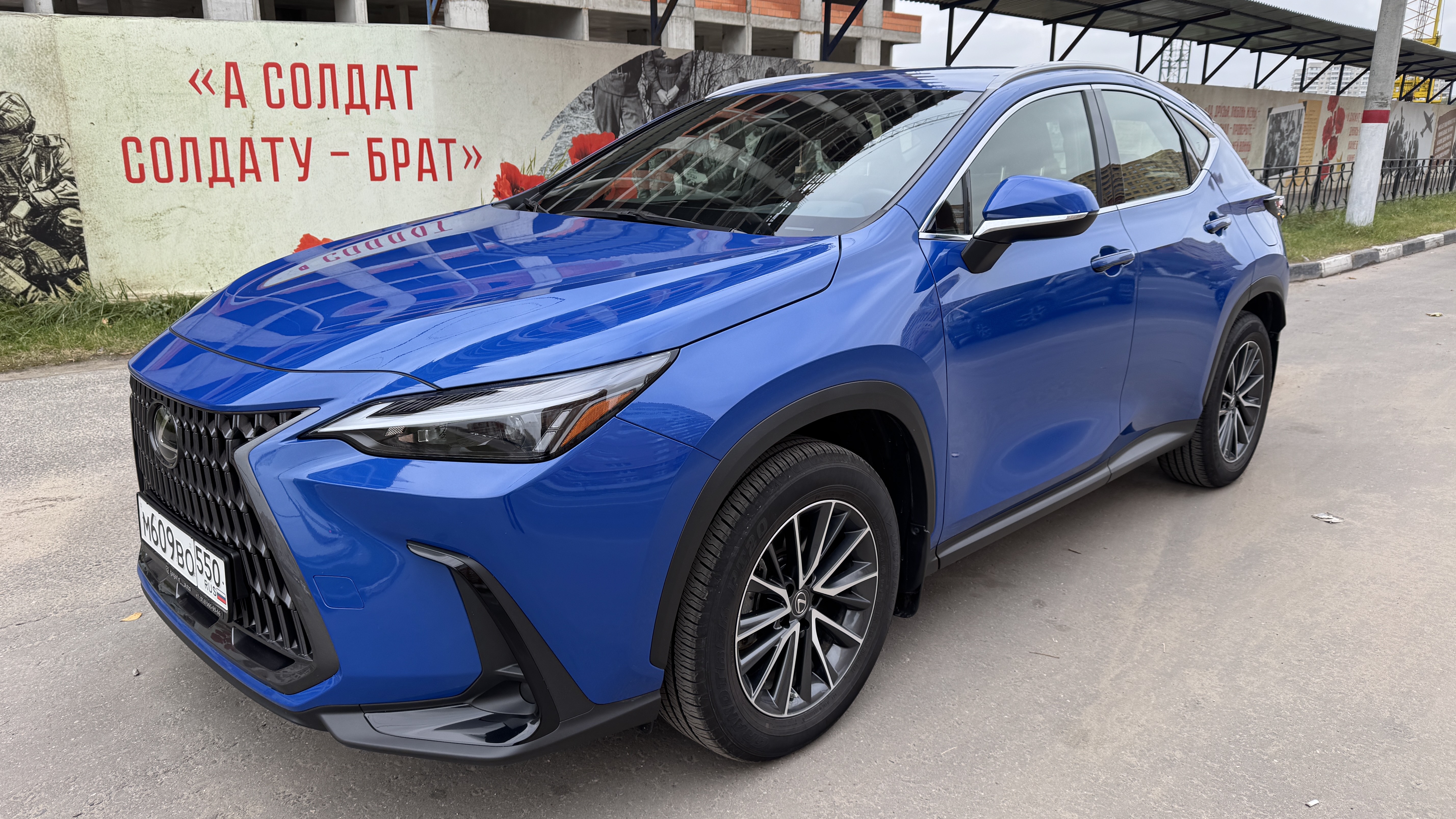 Lexus NX 2.0i-150лс, 12.000км, цена 5.500.000 рублей . смотреть онлайн