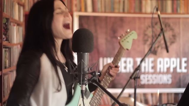 Larkin Poe - 'Jailbreak' | UNDER THE APPLE TREE смотреть онлайн