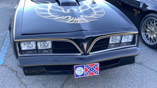 1977 Pontiac Firebird Trans Am Smokey And The Bandit movie car with it’s modern counterpart смотреть онлайн