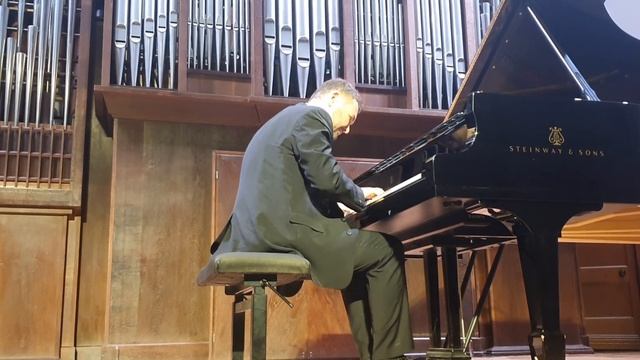 бис Robert Schumann Träumerei (Reverie) Op. 15, исп. Юрий Фаворин (фортепиано) смотреть онлайн