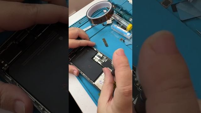 Bung máy khách mới tin màn lô máy lock, iPhone 14 pro max lock câu sim ghép trên main giả quốc tế смотреть онлайн